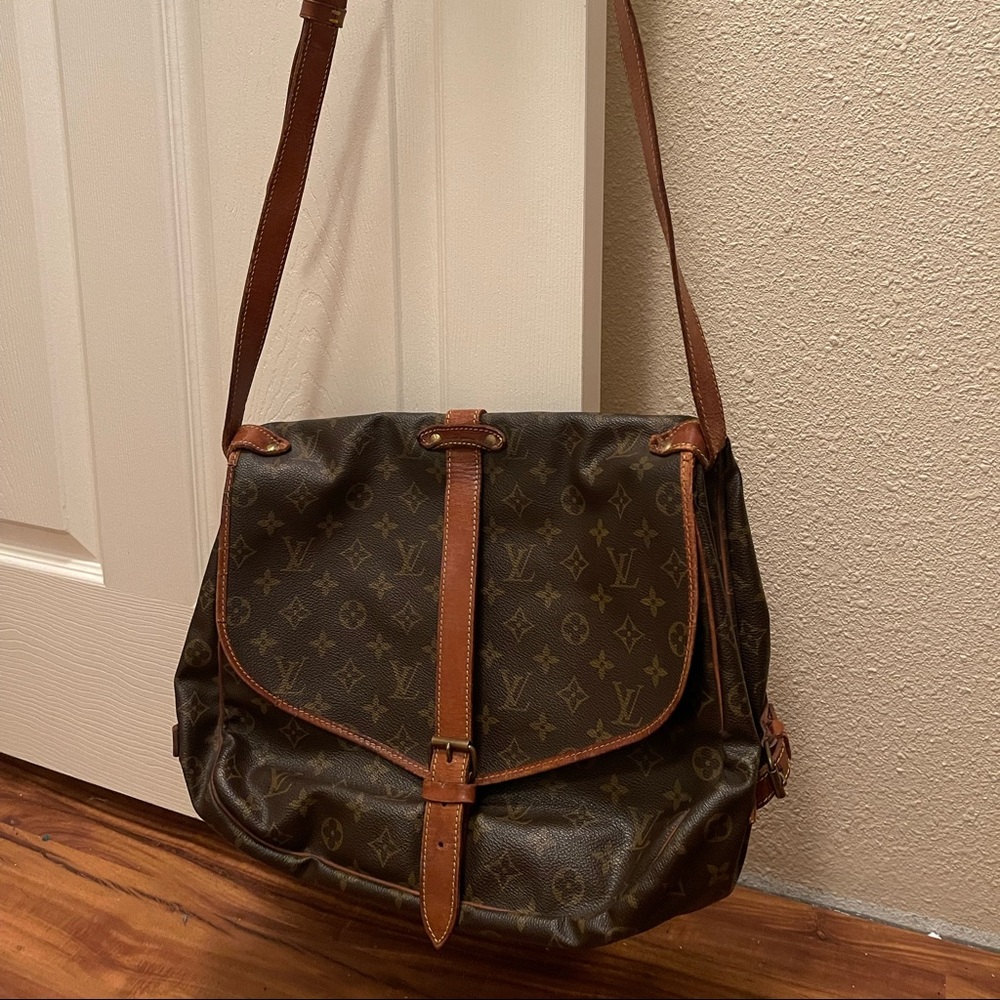 Louis Vuitton Saumur 35